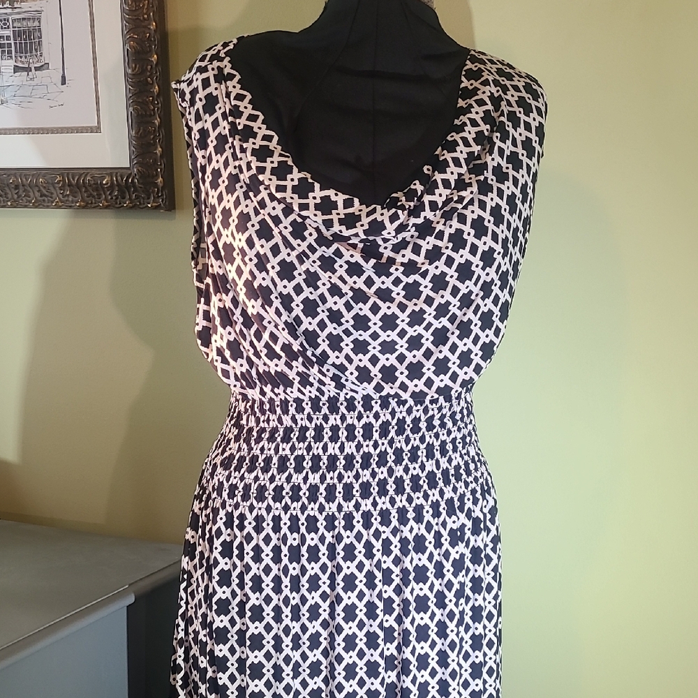 VLD Size Medium Black and White Patterned Dress